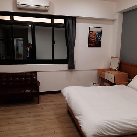 藏青民宿the Wind Guesthouse-Youth Inn ไถหนาน ห้อง รูปภาพ