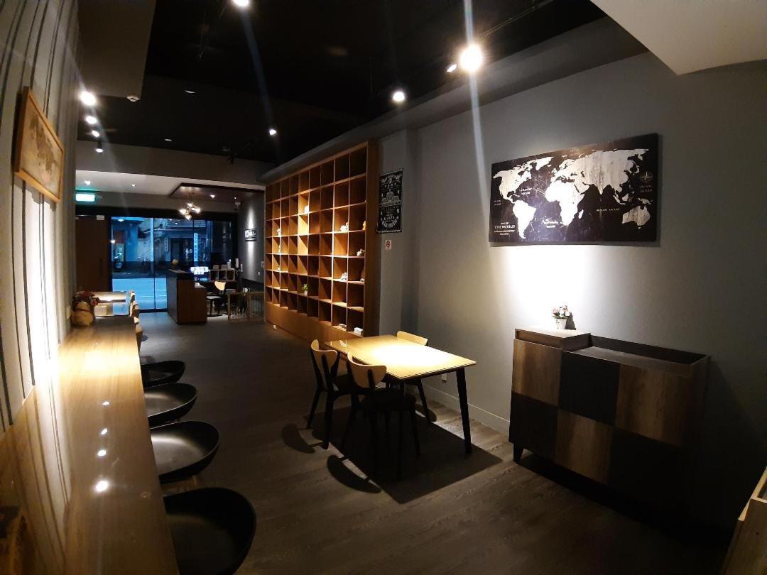藏青民宿the Wind Guesthouse-Youth Inn ไถหนาน ภายนอก รูปภาพ