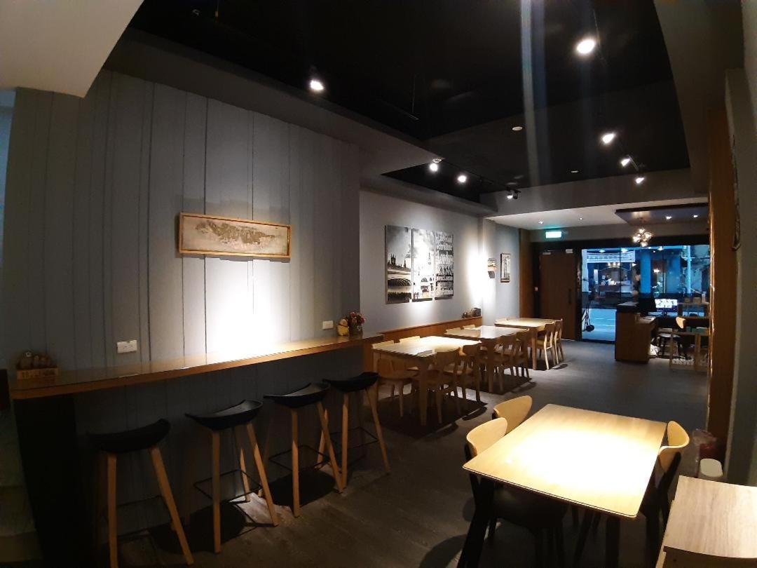 藏青民宿the Wind Guesthouse-Youth Inn ไถหนาน ภายนอก รูปภาพ