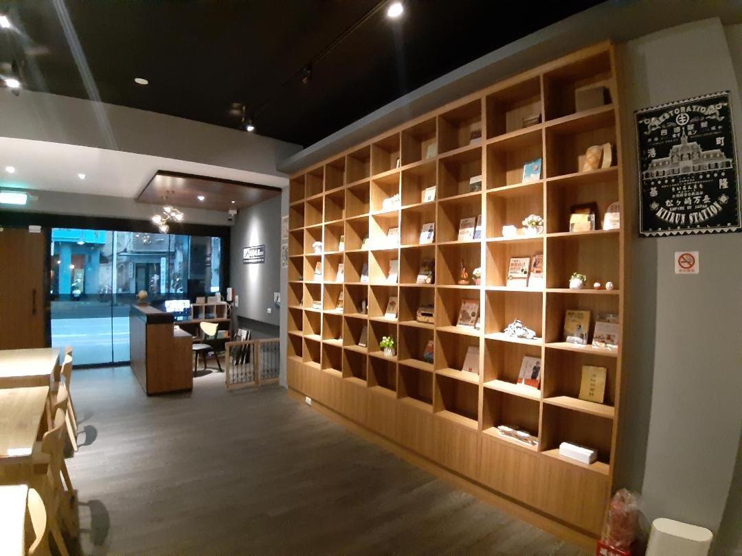 藏青民宿the Wind Guesthouse-Youth Inn ไถหนาน ภายนอก รูปภาพ