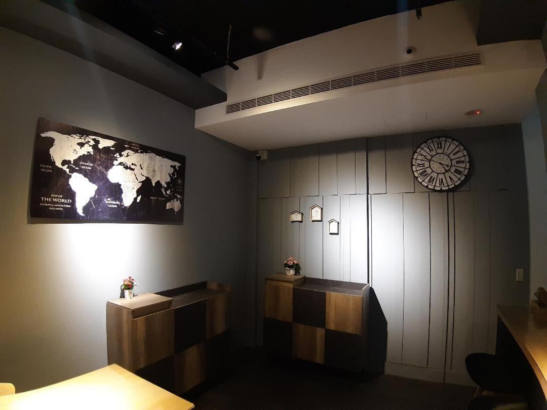 藏青民宿the Wind Guesthouse-Youth Inn ไถหนาน ภายนอก รูปภาพ