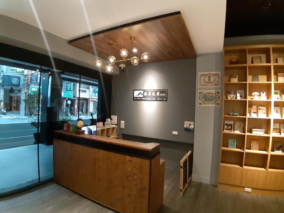 藏青民宿the Wind Guesthouse-Youth Inn ไถหนาน ภายนอก รูปภาพ