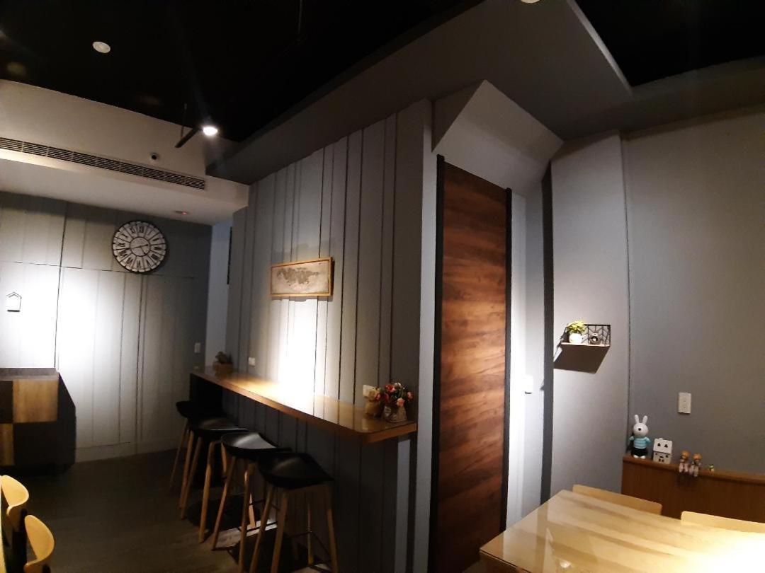 藏青民宿the Wind Guesthouse-Youth Inn ไถหนาน ภายนอก รูปภาพ
