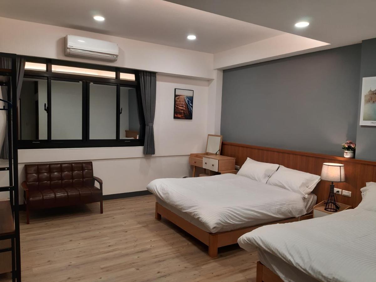 藏青民宿the Wind Guesthouse-Youth Inn ไถหนาน ห้อง รูปภาพ
