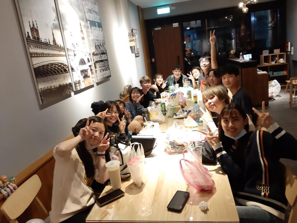 藏青民宿the Wind Guesthouse-Youth Inn ไถหนาน ภายนอก รูปภาพ