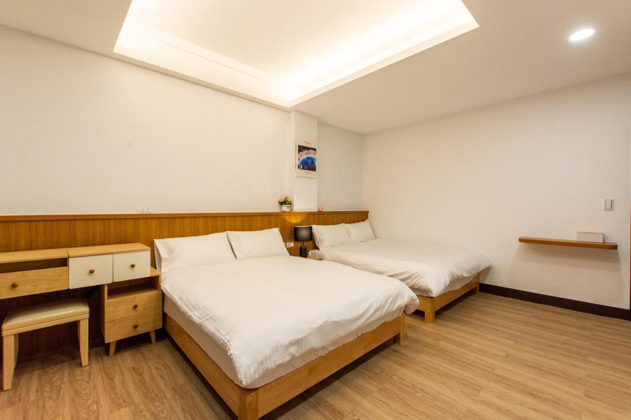 藏青民宿the Wind Guesthouse-Youth Inn ไถหนาน ภายนอก รูปภาพ